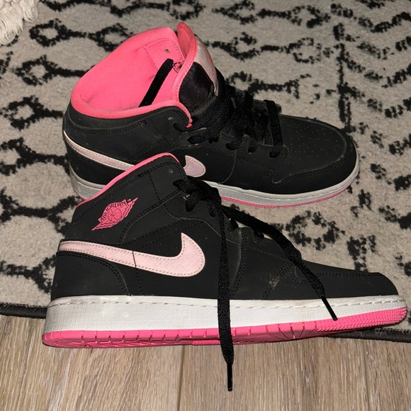 Jordan Other - Jordan Girls Retro 1 mids 🔥